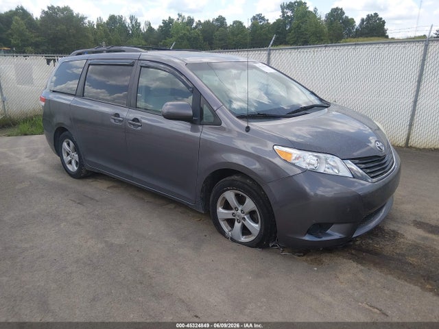 2011 TOYOTA SIENNA LE V6
