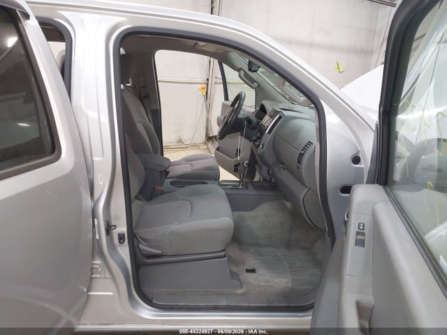 2013 Nissan FRONTIER SV photo 5