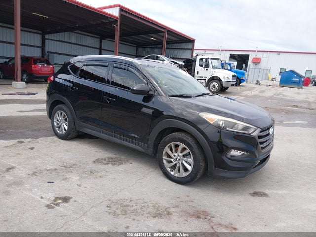 2016 HYUNDAI TUCSON SE