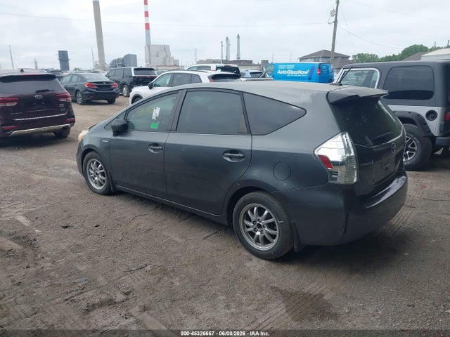 صورة 3 لـ 2013 Toyota PRIUS V THREE
