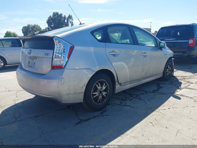 صورة 4 لـ 2011 Toyota PRIUS TWO