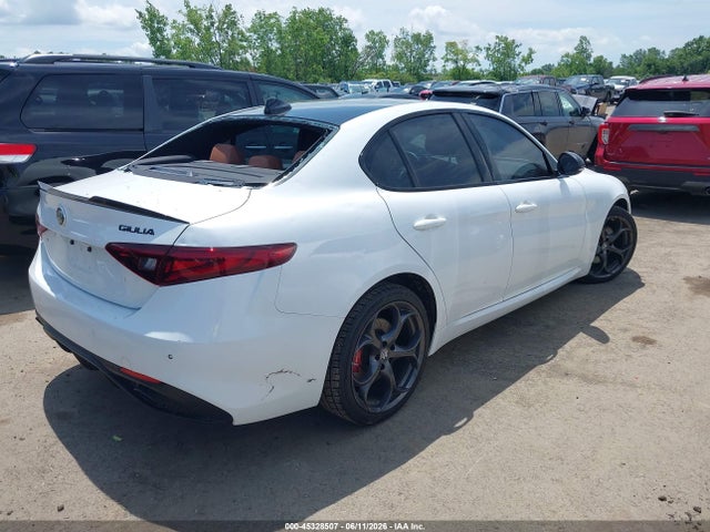 2021 ALFA Romeo GIULIA TI SPORT AWD — фото 4
