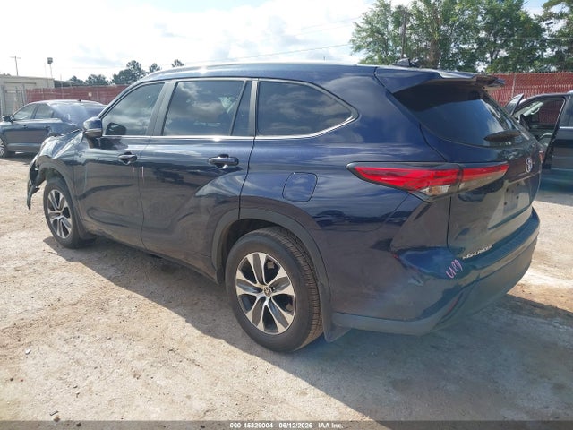 2023 TOYOTA HIGHLANDER XLE 3