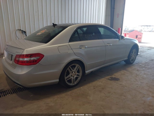 صورة 4 لـ 2011 Mercedes-BENZ E 550 4MATIC