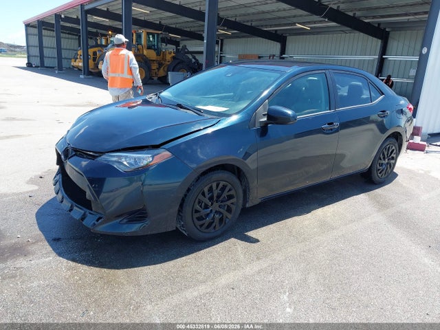 2019 Toyota COROLLA LE photo 2