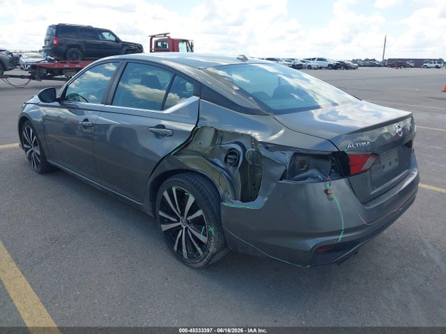 2021 Nissan ALTIMA SR FWD photo 3