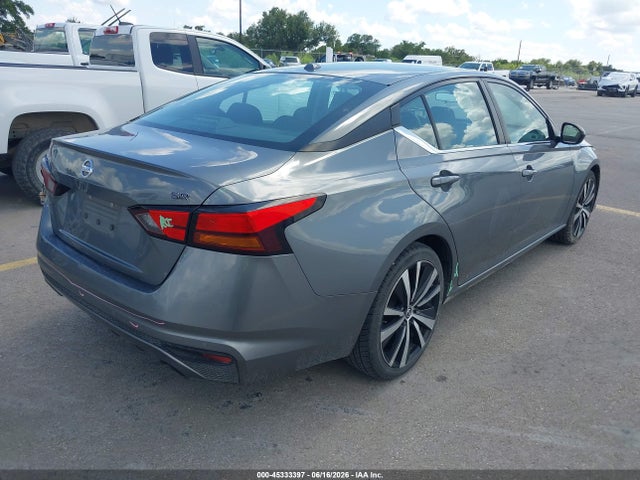 2021 Nissan ALTIMA SR FWD photo 4