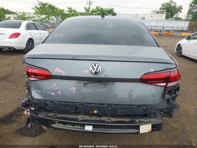 2021 Volkswagen PASSAT 2.0T SE — миниатюра 16