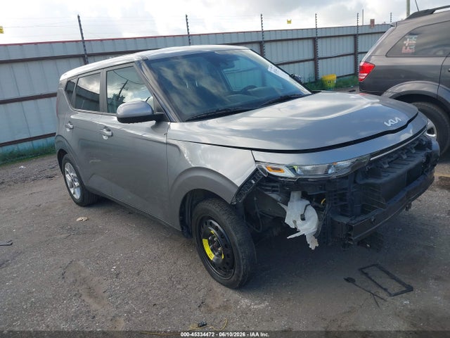 2022 KIA SOUL LX photo 1
