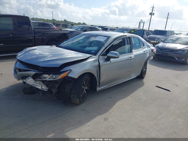 2020 Toyota CAMRY SE photo 2