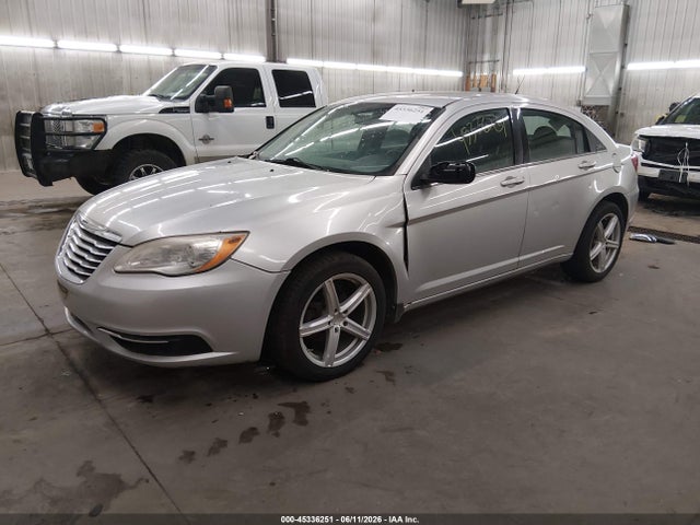 2011 Chrysler 200 TOURING — фото 2