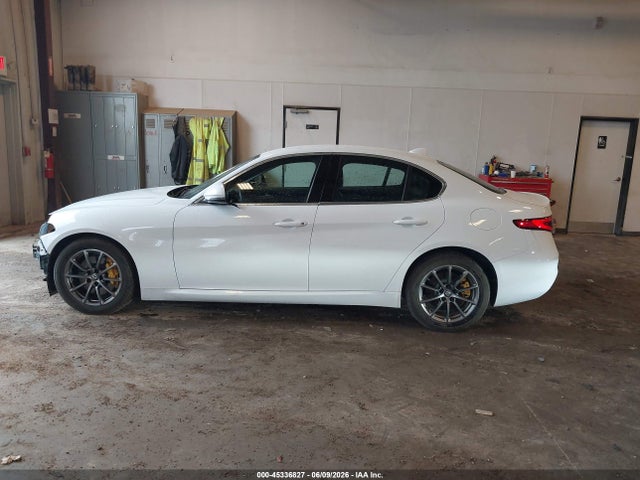 صورة مصغرة 14 لـ 2017 ALFA Romeo GIULIA AWD