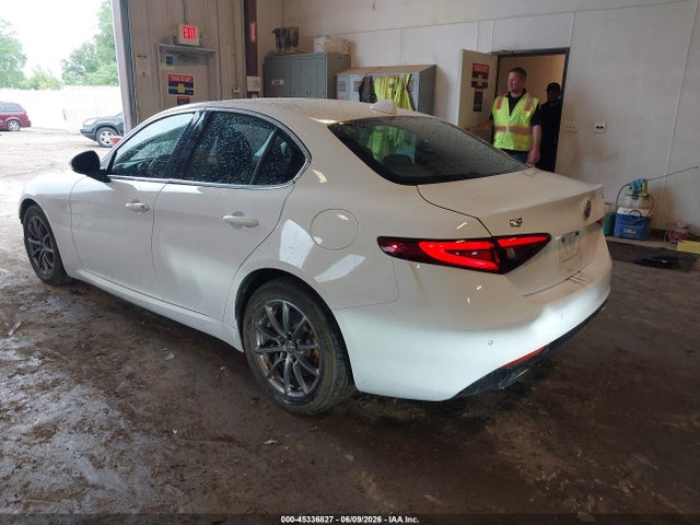2017 ALFA Romeo GIULIA AWD — фото 3