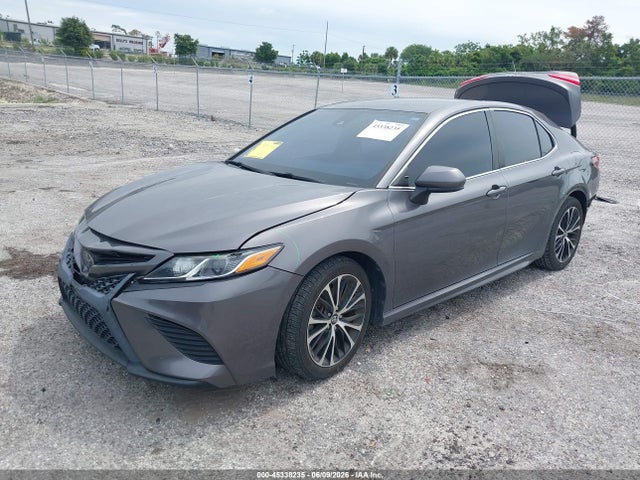 2019 Toyota CAMRY SE photo 2