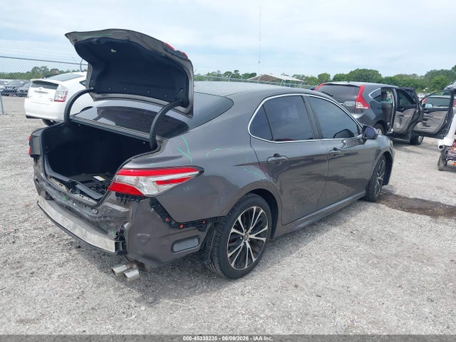 2019 Toyota CAMRY SE photo 4