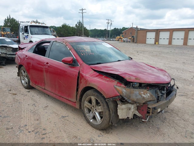 2014 TOYOTA CAMRY SE