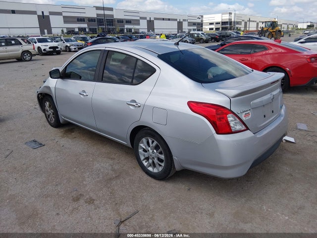 2015 Nissan VERSA 1.6 SV 照片 3