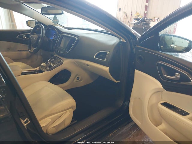 صورة 5 لـ 2016 Chrysler 200 LIMITED