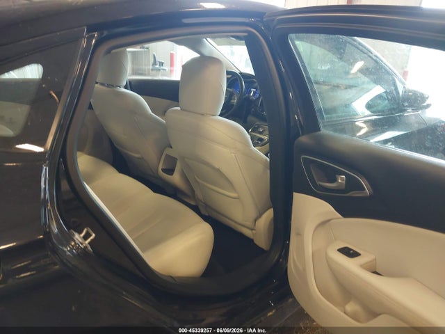 صورة 8 لـ 2016 Chrysler 200 LIMITED