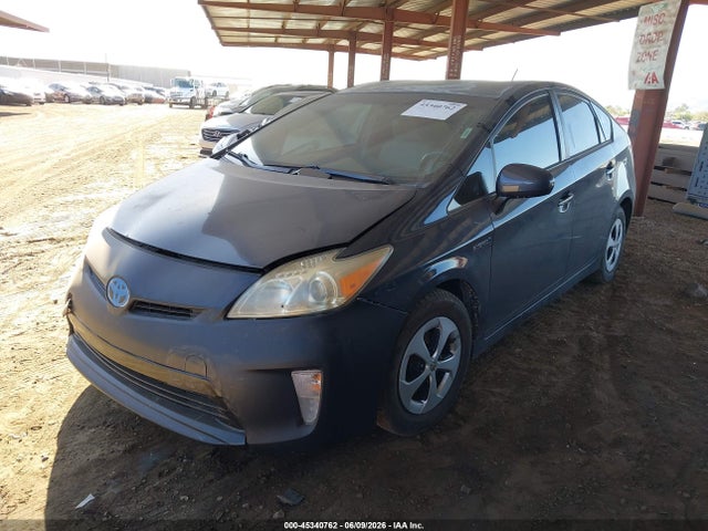 صورة 2 لـ 2013 Toyota PRIUS TWO