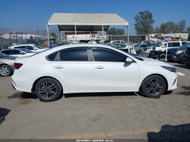 2023 KIA FORTE LXS thumbnail 13
