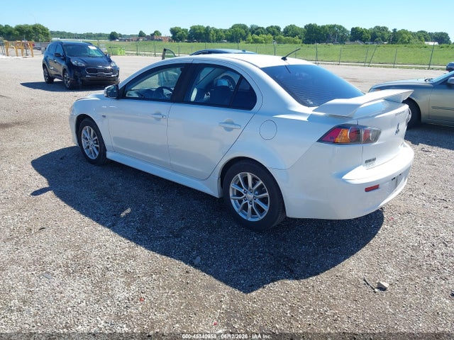 2016 Mitsubishi LANCER ES photo 3