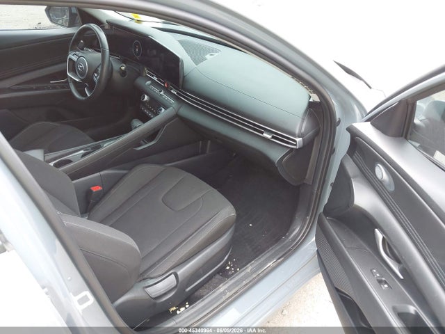 صورة 5 لـ 2023 Hyundai ELANTRA SEL