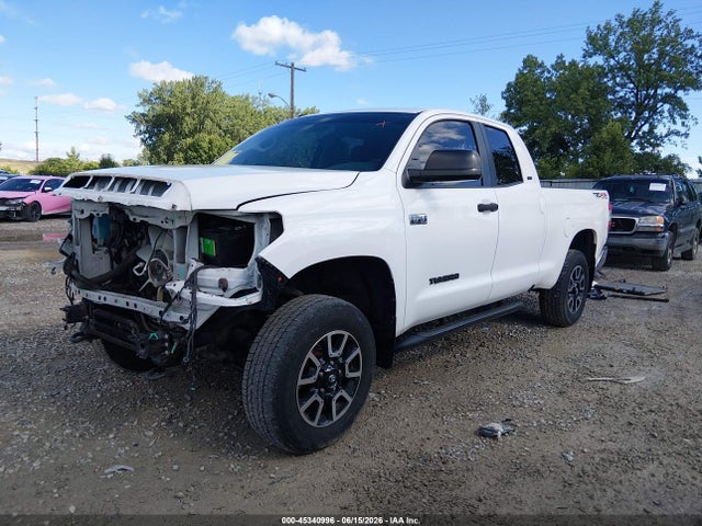 2017 Toyota TUNDRA SR5 5.7L V8 photo 2