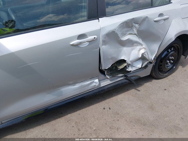 2025 Toyota COROLLA SE photo 6