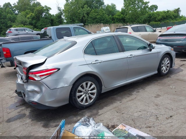 2019 Toyota CAMRY LE photo 4