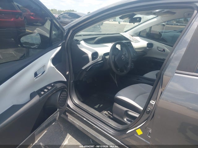 2020 Toyota PRIUS LE photo 5