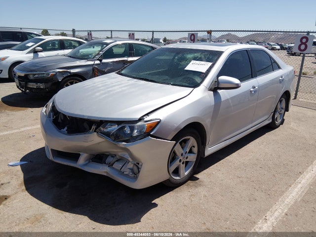 2012 Toyota CAMRY SE photo 2