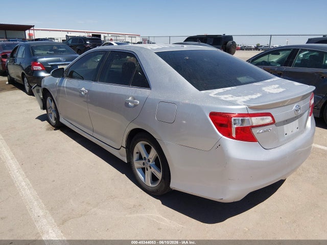 2012 Toyota CAMRY SE photo 3