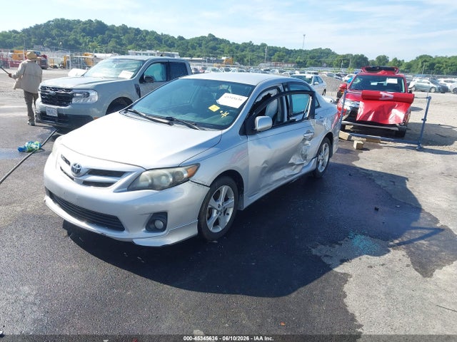 2013 Toyota COROLLA S photo 2