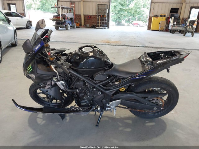 2021 YAMAHA YZFR3 A 14