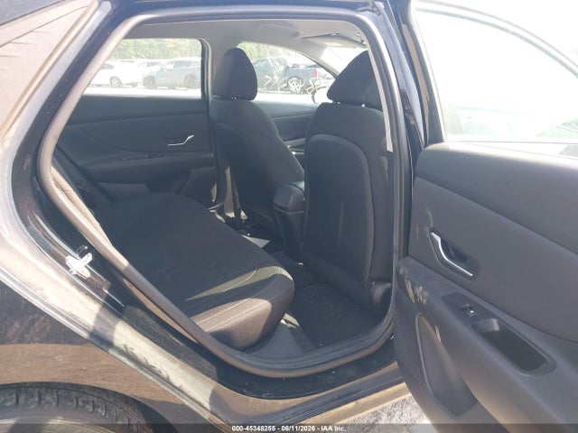 صورة 8 لـ 2022 Hyundai ELANTRA SEL
