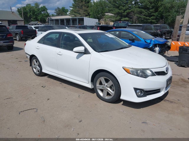 2014 TOYOTA CAMRY SE