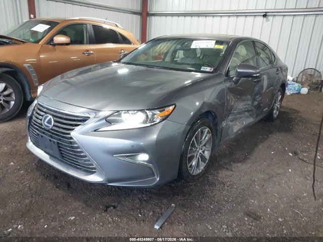 صورة 2 لـ 2016 Lexus ES 300H