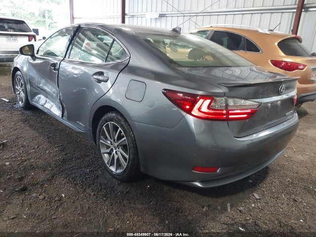 صورة 3 لـ 2016 Lexus ES 300H