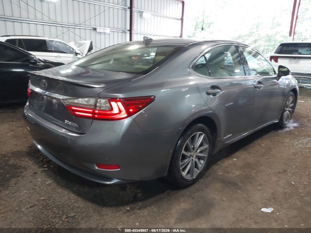 صورة 4 لـ 2016 Lexus ES 300H