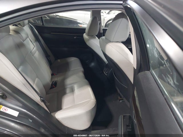 صورة 8 لـ 2016 Lexus ES 300H