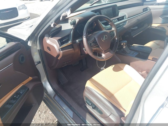 صورة مصغرة 17 لـ 2019 Lexus ES 350