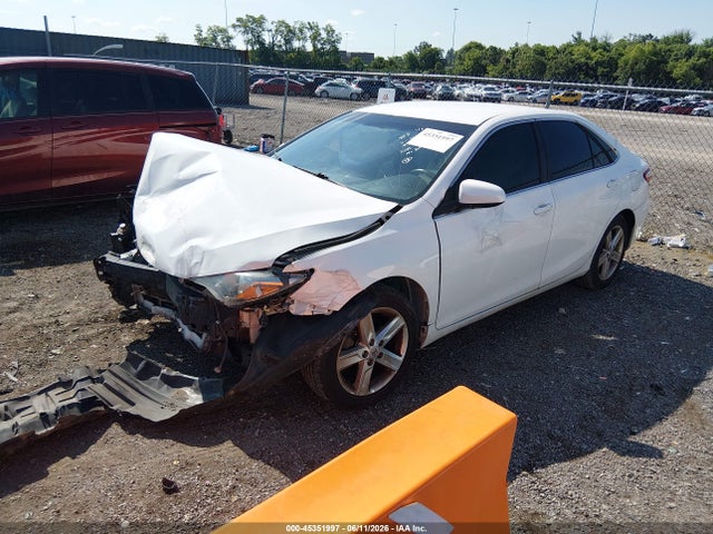 2015 Toyota CAMRY LE thumbnail 2