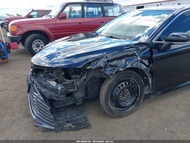 2019 Toyota CAMRY XLE photo 6
