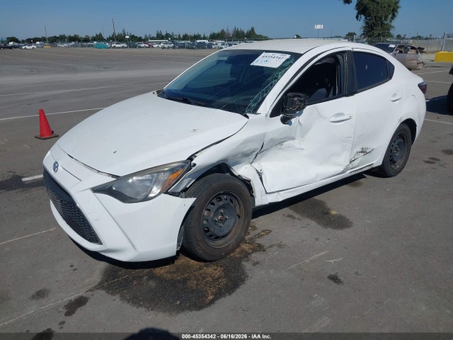 2019 Toyota YARIS L — фото 2