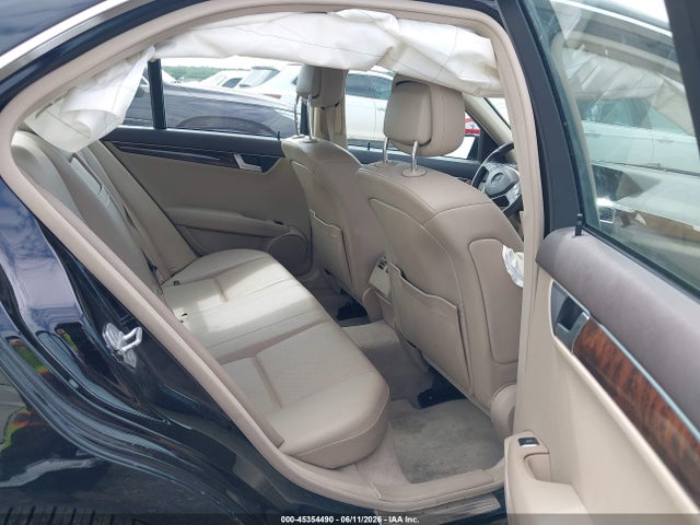 صورة 8 لـ 2013 Mercedes-BENZ C 300 SPORT 4MATIC