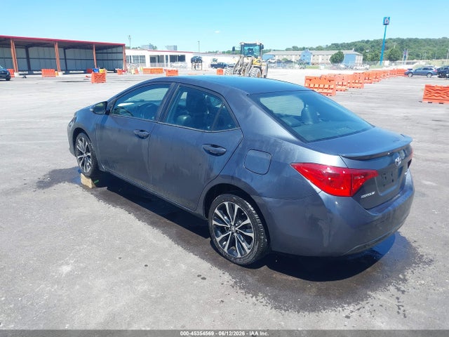 2017 Toyota COROLLA SE photo 3
