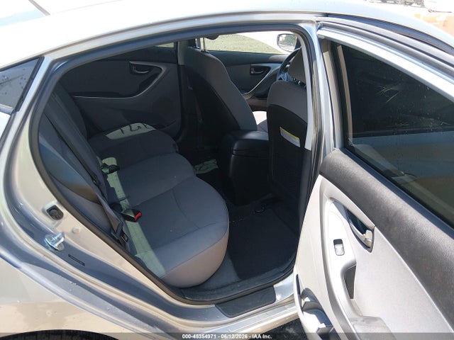 صورة 8 لـ 2015 Hyundai ELANTRA SE