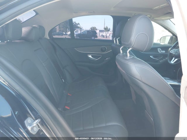 صورة 8 لـ 2019 Mercedes-BENZ C 300