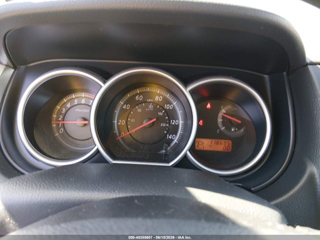 2010 Nissan VERSA 1.8S — фото 7